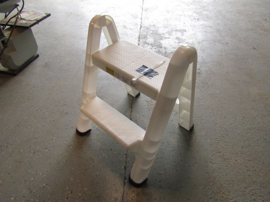 STEP LADDER