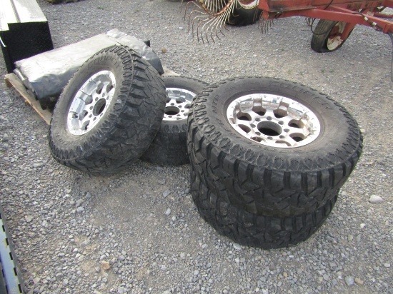 (4) MOTO METAL WHEELS 305/70R16