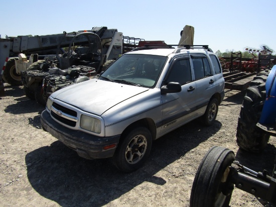 2000 CHEVY TRACKER W/ TITLE