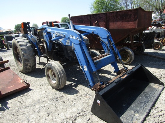 TN70 NEW HOLLAND TRACTOR AND LOADER