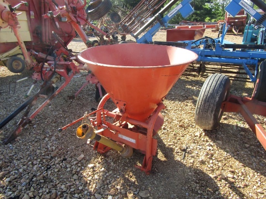 BALTIC FERTILIZE SPREADER