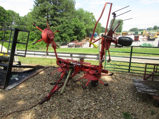 4 BASKET KUHN HYDRAULIC FOLD TEDDER