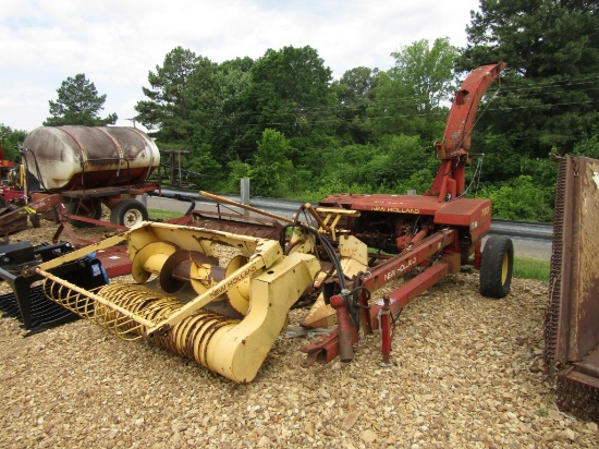 790 NEW HOLLAND CHOPPER W/ BOTH HEADS