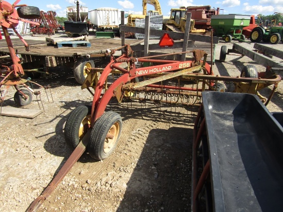 256 NEW HOLLAND DOLLY RAKE