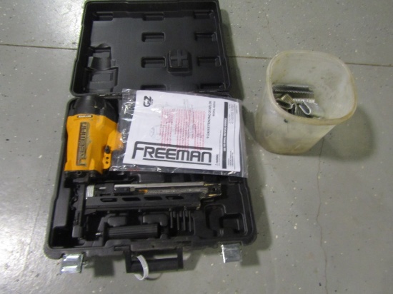 Freeman Air Steple Gun w/ Extra Steeples