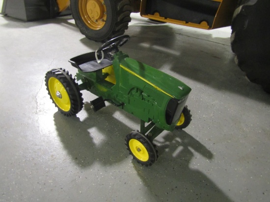 8520 John Deere Pedal Tractor