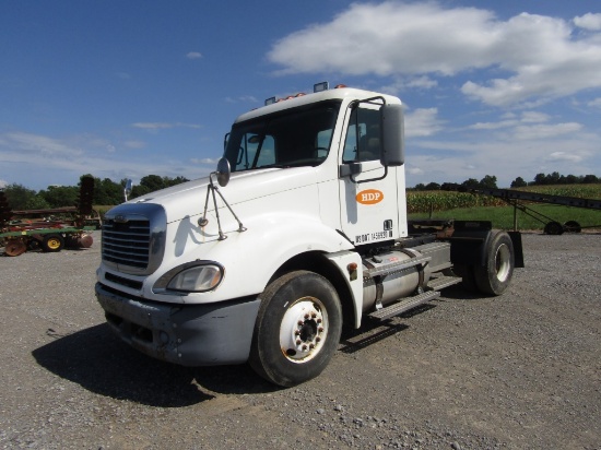 2005 Freightliner Columbia Semi w/ title