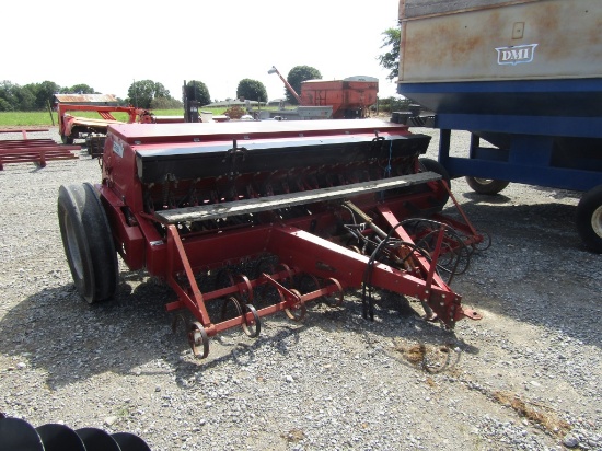 5100 Case Internationak Drill - Very Nice