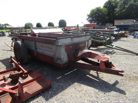 352 New Idea Manure Spreader