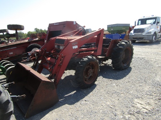 495 Case IH Tractor w/ Loader - Stuck in Gear