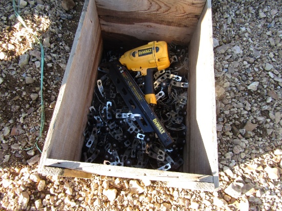 DEWALT AIR NAILER W/ CLIPS