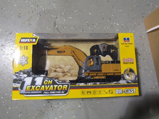 NEW HUINA 1/16TH REMOTE CONTROLLED EXCAVATOR W/ BLADE