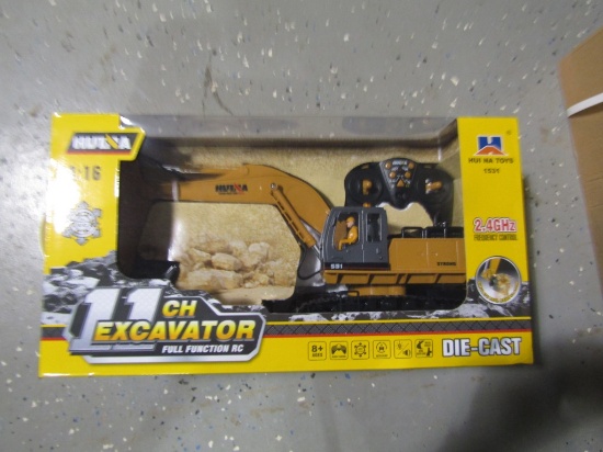 NEW HUINA 1/16TH REMOTE CONTROLLED EXCAVATOR W/ BLADE