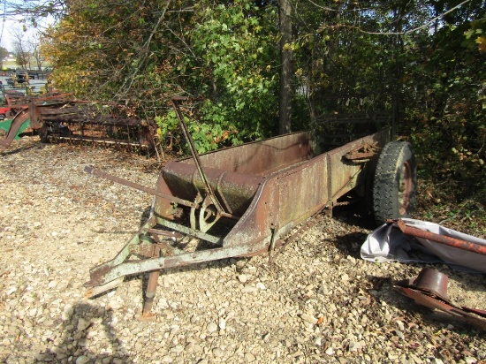 IH MANURE SPREADER