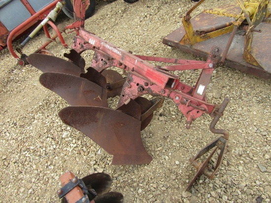 420 IH 3X PLOW