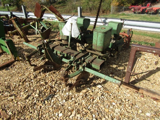 2 ROW JOHN DEERE NO-TILL PLANTER