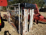 W&W CATTLE SQUEEZE CHUTE WITH PAP CAGE