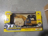 NEW HUINA 1/16TH REMOTE CONTROLLED EXCAVATOR W/ BLADE
