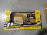 NEW HUINA 1/16TH REMOTE CONTROLLED EXCAVATOR W/ BLADE