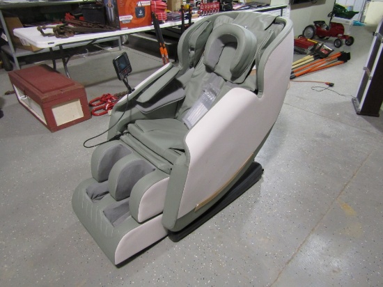 NEW MACHPRO MASSAGING CHAIR