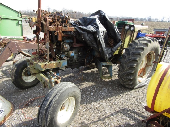 FORD SALVAGE TRACTOR  - UKNOWN MODEL #