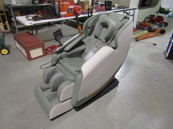NEW MACHPRO MASSAGING CHAIR