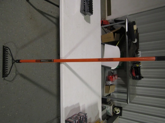 BLACK AND DECKER GARDEN RAKE
