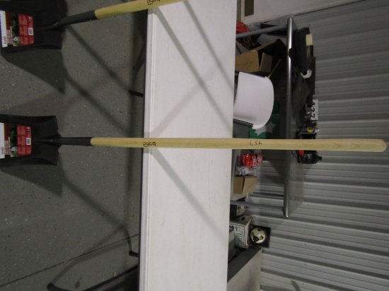 NEW SQUARE POINT SHOVEL