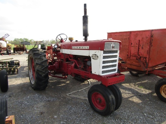 560 INTERNATIONAL TRACTOR