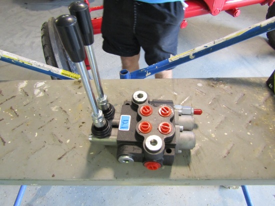 TRACTOR HYD LOADER VALVE