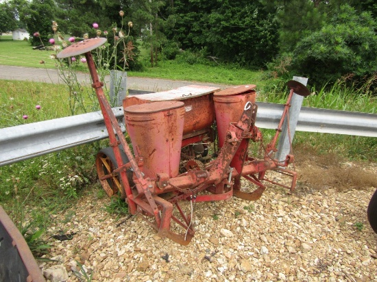2 ROW MF CORN PLANTER
