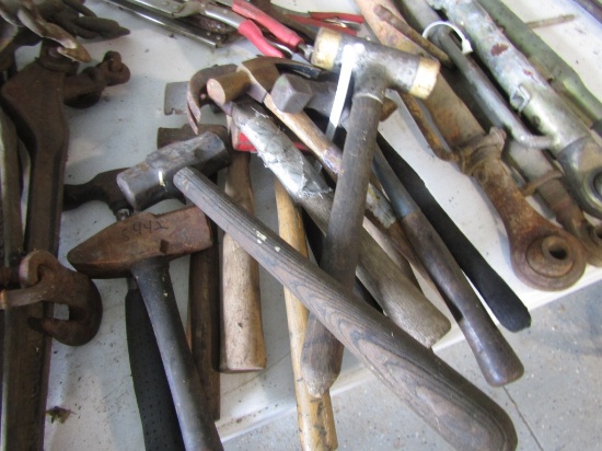 LARGE LOT OF HAMMERS