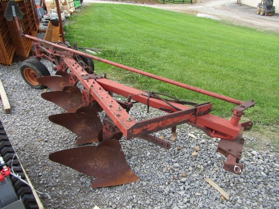 4X IH SEMI MOUNT PLOW