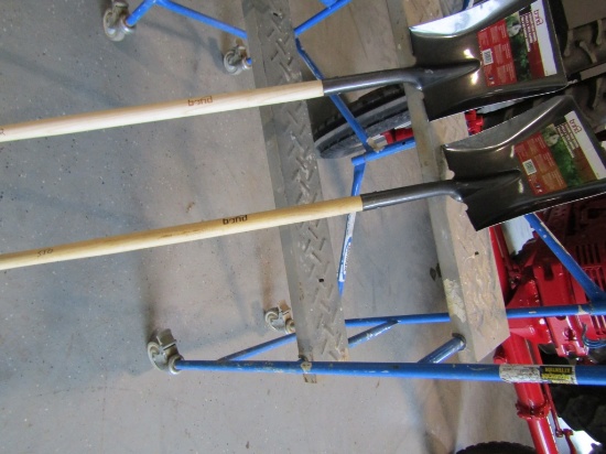 NEW SQUARE POINT SHOVEL