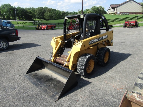 240 JOHN DEERE SKID STEER