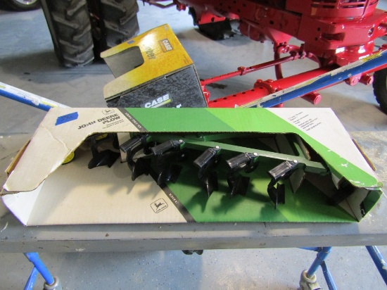 JOHN DEERE 1/16 SCALE 6 BOTTOM PLOW