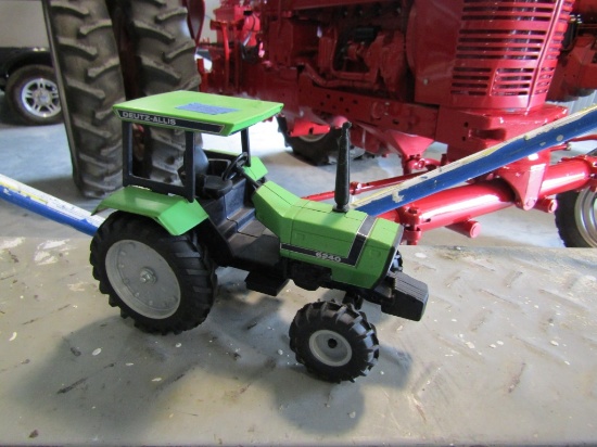 1/16 SCALE DEUTZ-ALLIS 6240 TOY TRACTOR