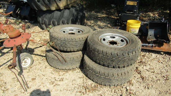 (4) 285/70R17 8 LUG TRUCK TIRES AND RIMS - ALL ONE PRICE