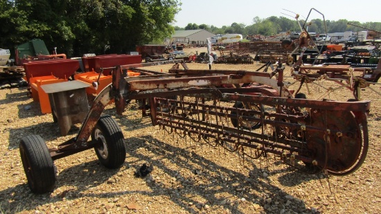 NEW IDEA DOLLY HAY RAKE