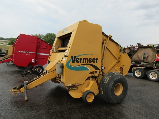 605M VERMEER HAY ROLLER W/ NET AND MONITOR