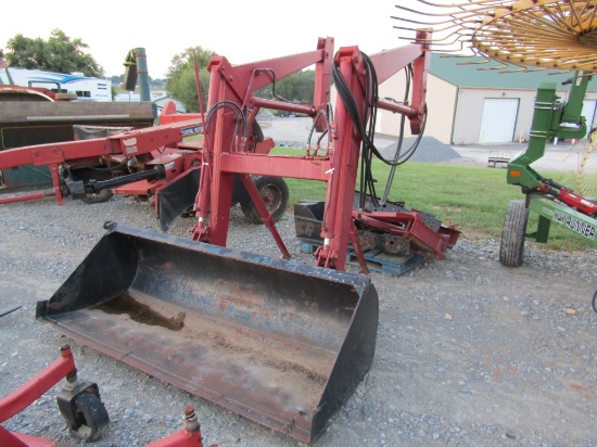 IH LOADER OFF 66 SERIES IH W/ BRACKETS