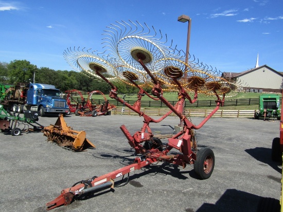 10 WHEEL AG EQUIPMENT V-RAKE W/ KICKER
