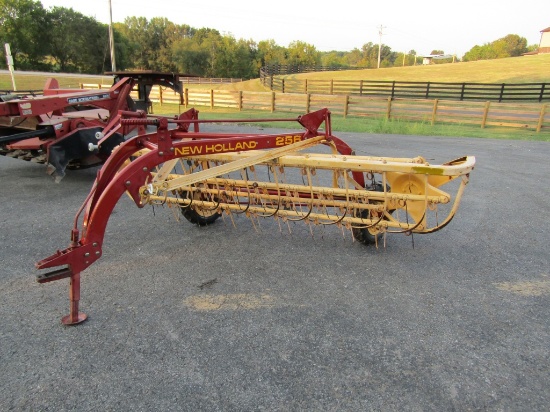 256 NEW HOLLAND HAY RAKE - VERY NICE