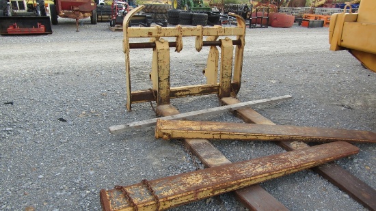 JOHN DEERE WHEEL LOADER FORKS W/ EXTENSIONS