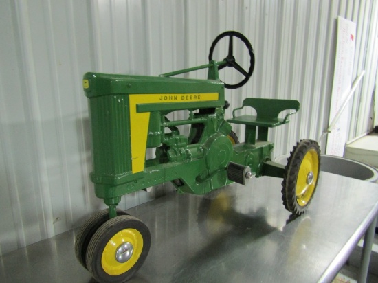 JOHN DEERE PEDAL TRACTOR