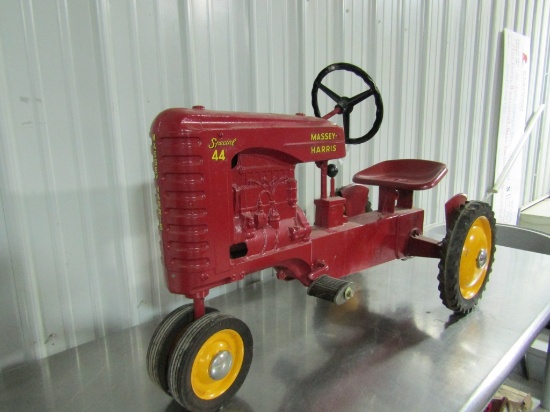 SPECIAL 44 MASSEY HARRIS PEDAL TRACTOR