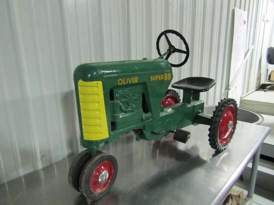 SUPER 88 OLIVER PEDAL TRACTOR