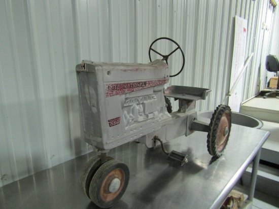856 International Pedal Tractor