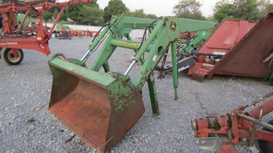 620 JOHN DEERE LOADER W/ BRACKETS