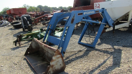 7210 FORD LOADER - W/ BRACKETS